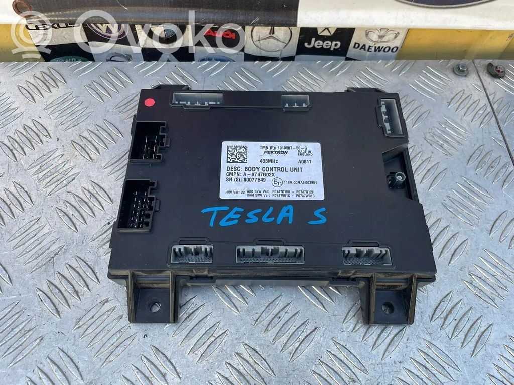 Tesla Model S Keskikonsolin ohjainlaite 