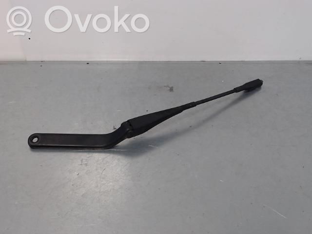 Front wiper blade arm