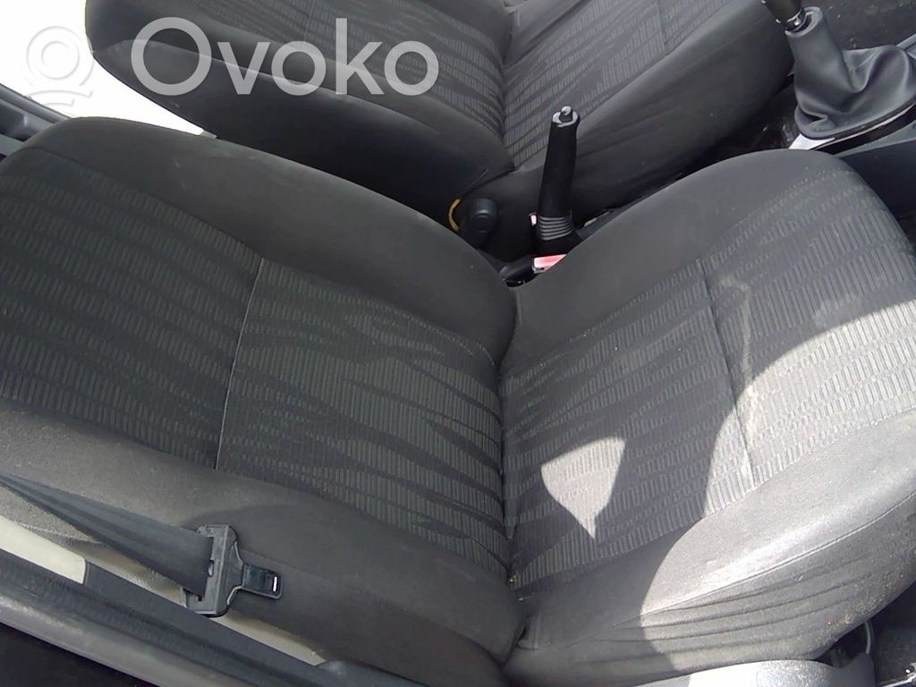 Dacia Duster Etumatkustajan istuin 