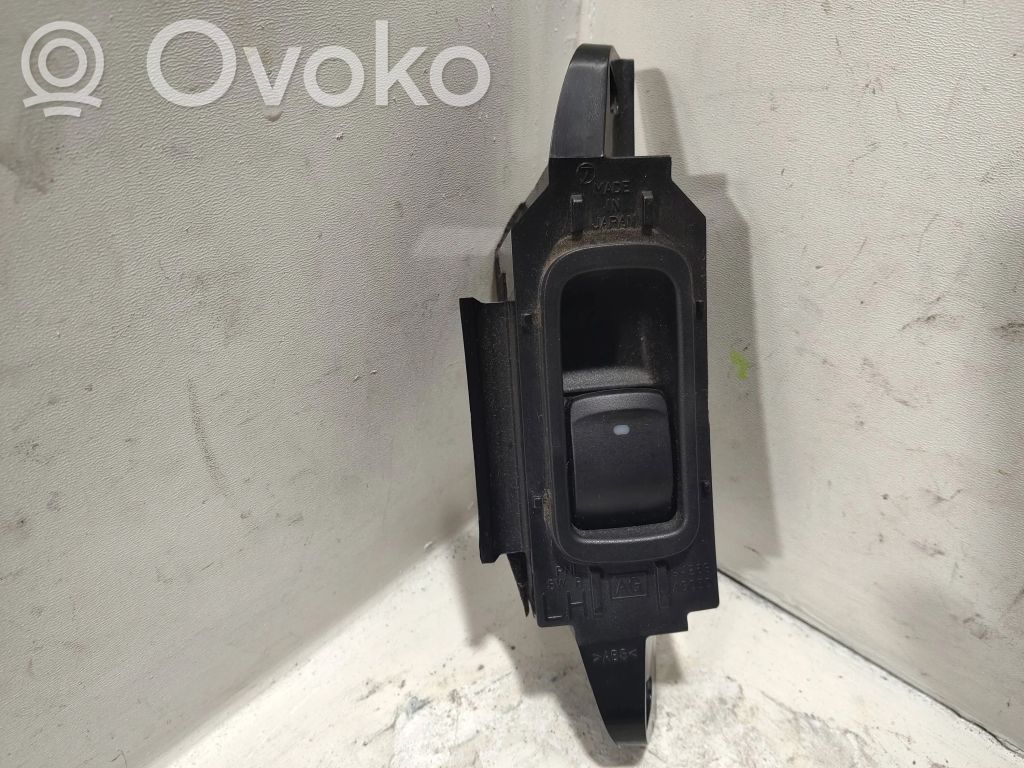 Subaru Legacy Electric window control switch 