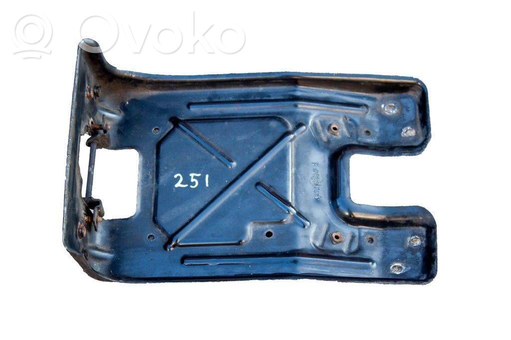 Mercedes-Benz R W251 Viršutinė dalis radiatorių panelės (televizoriaus) 