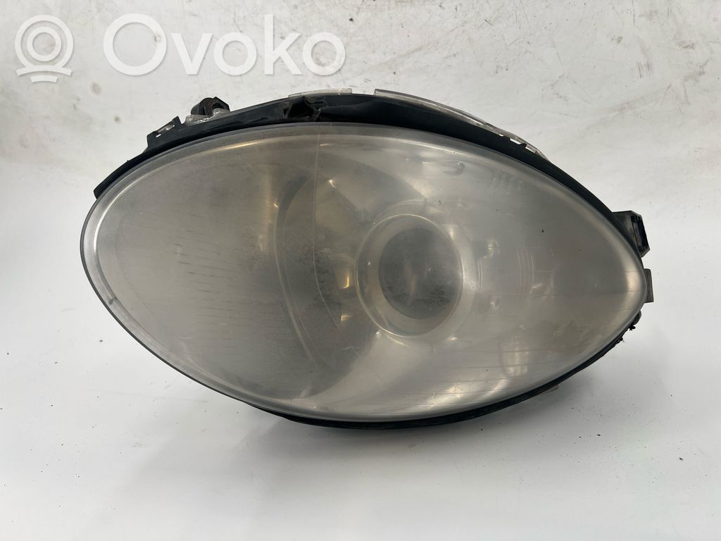 Mercedes-Benz R W251 Lampa przednia 