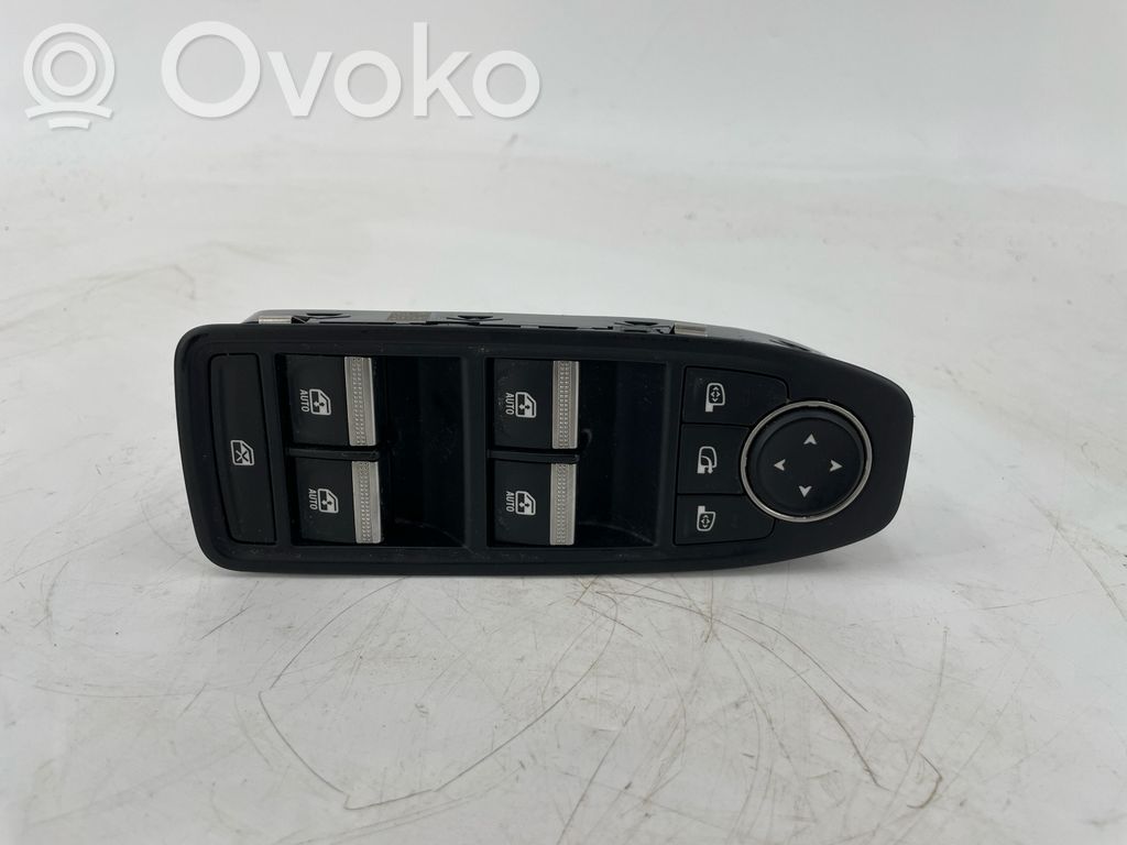 Renault Megane E-Tech Elektrinių langų jungtukas 