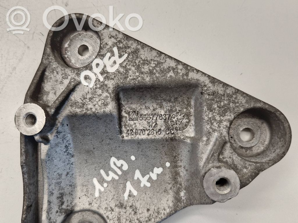 Engine mounting bracket   55577637,420702815