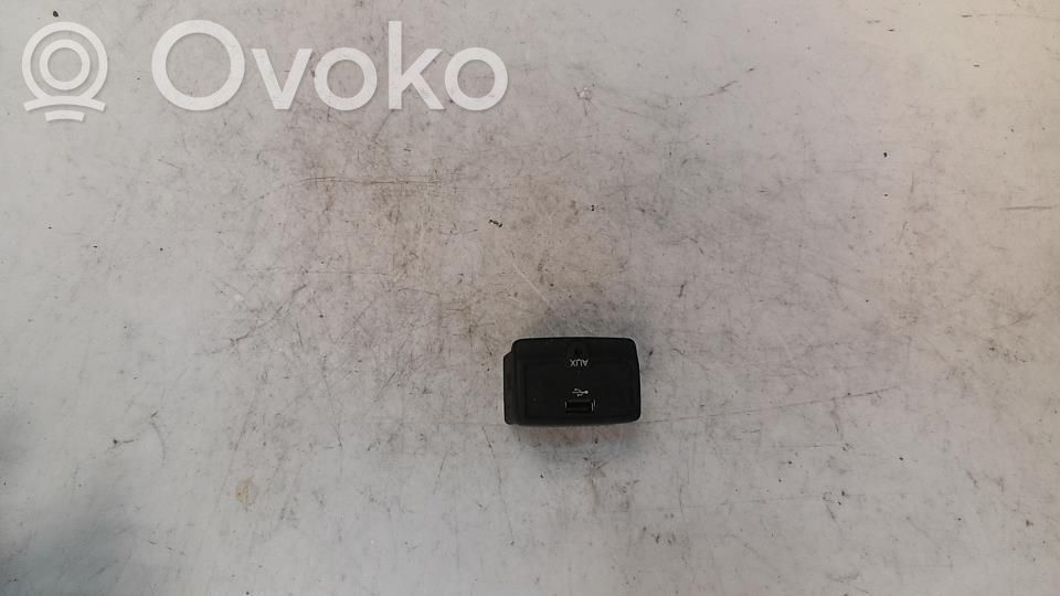 Fiat 500L Enchufe conector USB 