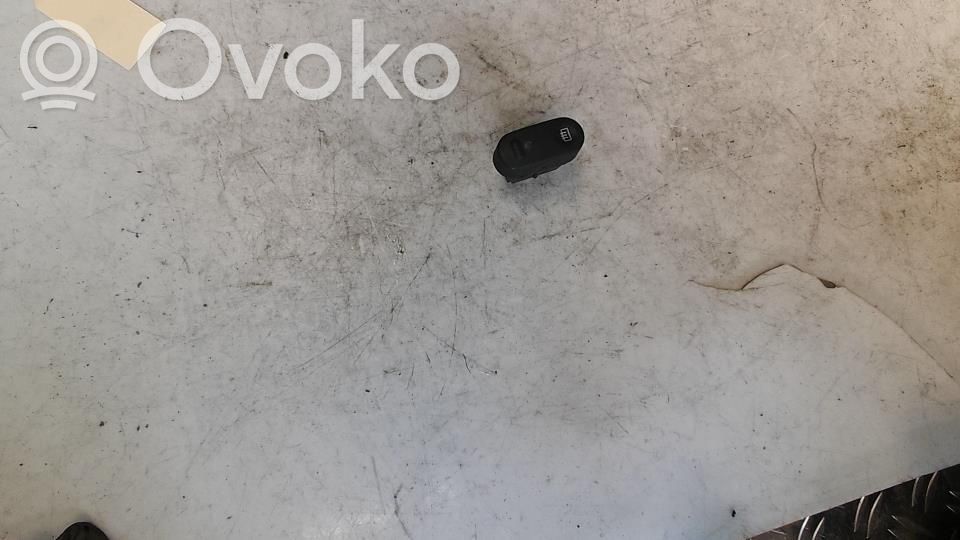 Renault Kangoo I Tuulilasinlämmittimen kytkin 