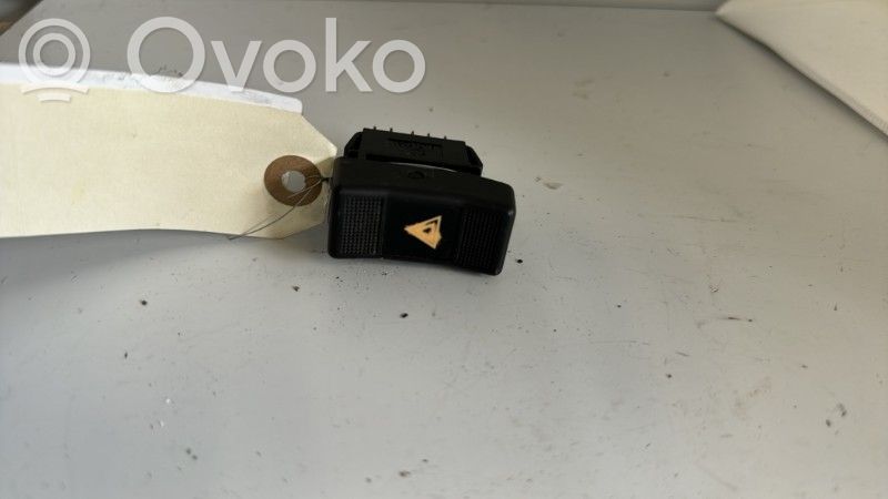 Renault 19 Botón interruptor de luz de peligro 