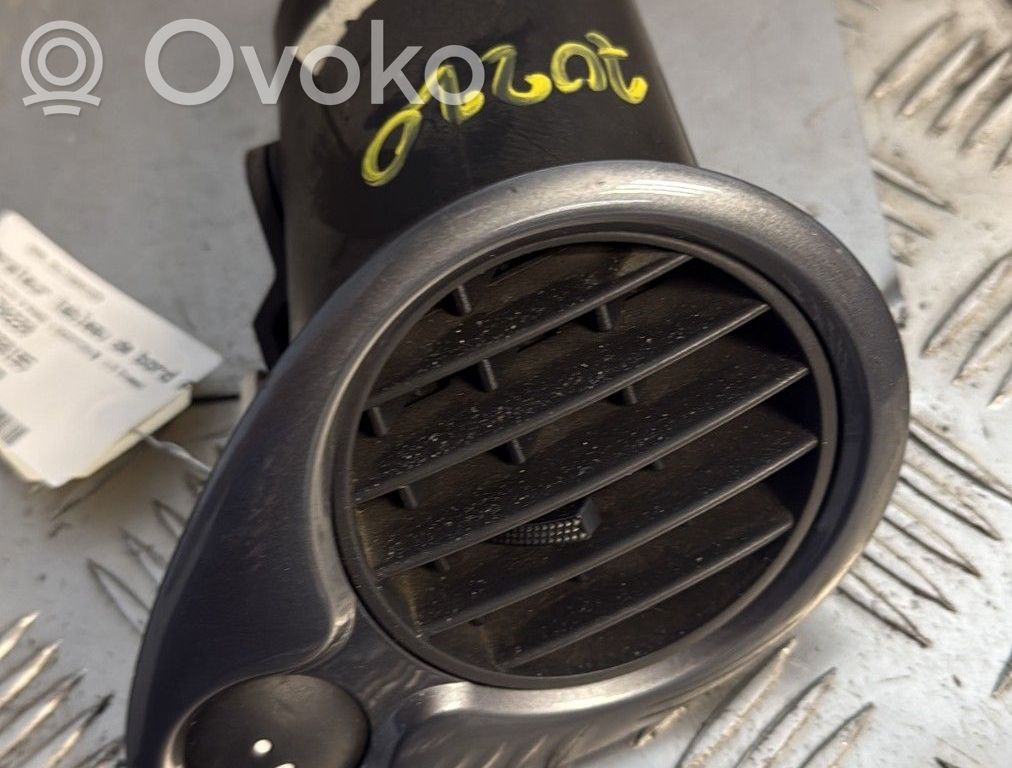 Renault Clio III Šoninės oro grotelės 