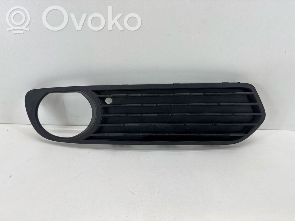 BMW 1 F20 F21 Priešrūkinio žibinto apdaila/ grotelės 