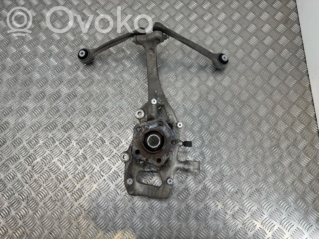 Audi A4 S4 B9 Priekinė stebulė 