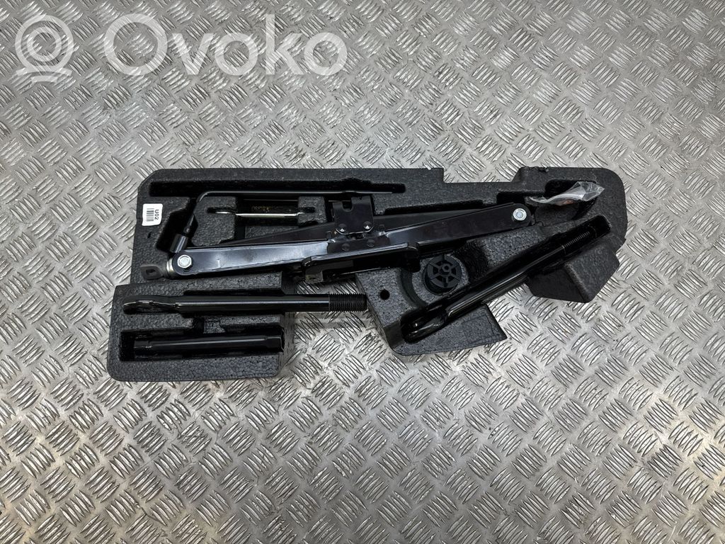 KIA Sorento Caja de herramientas 