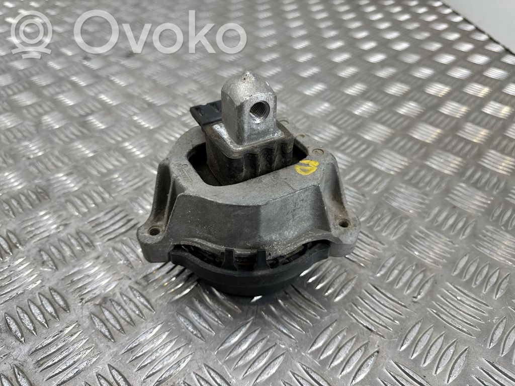 BMW 5 G30 G31 G38 Engine mount bracket 
