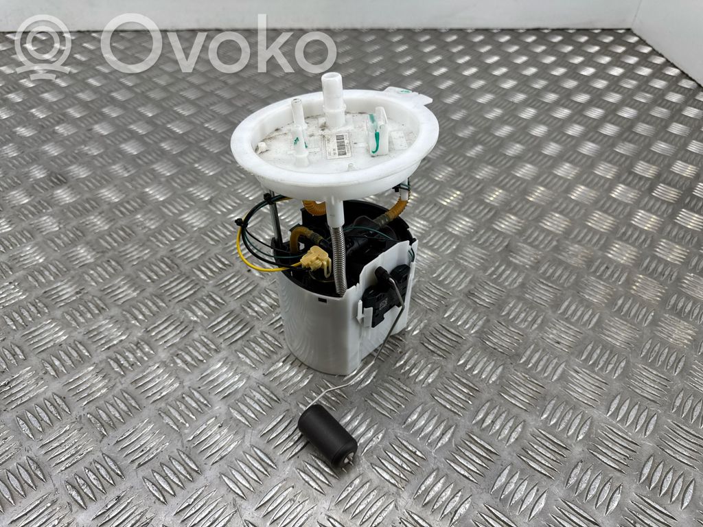 Volvo XC40 Bomba interna de combustible 