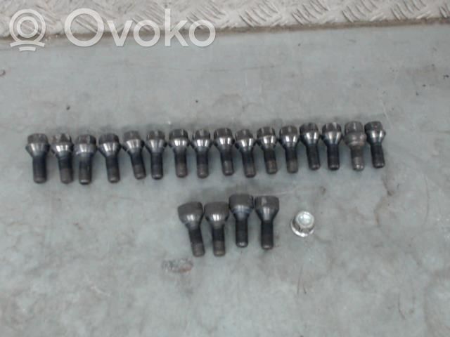 Tuercas/tornillos   36136781150