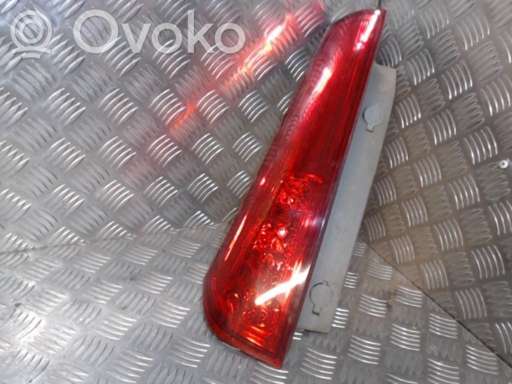 Tailgate rear/tail lights