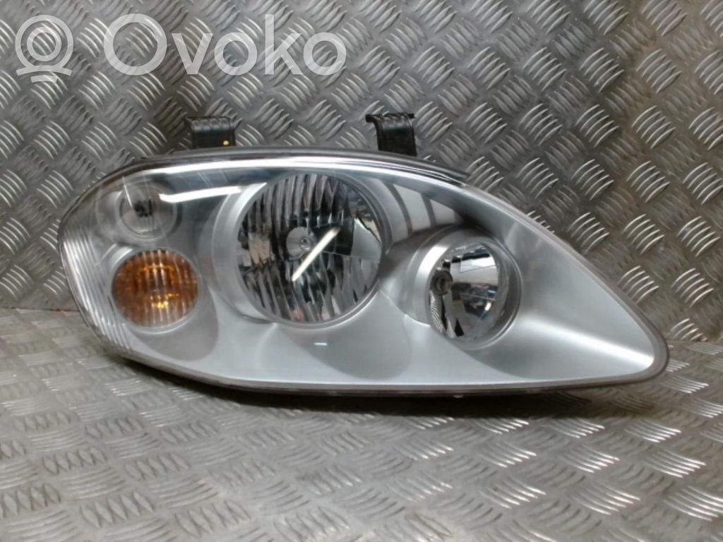 SsangYong Rodius Phare frontale 