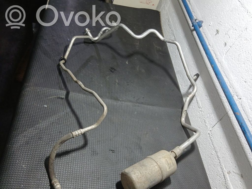 Ilmastointilaitteen putki (A/C)