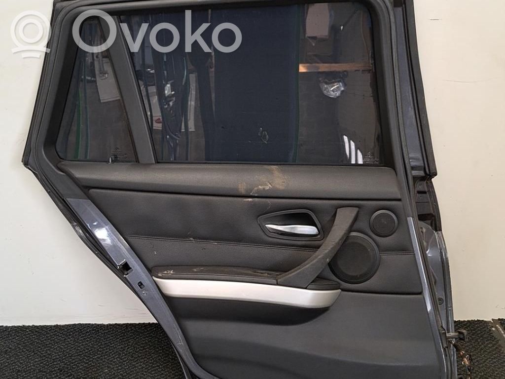 Rear door   41009628751