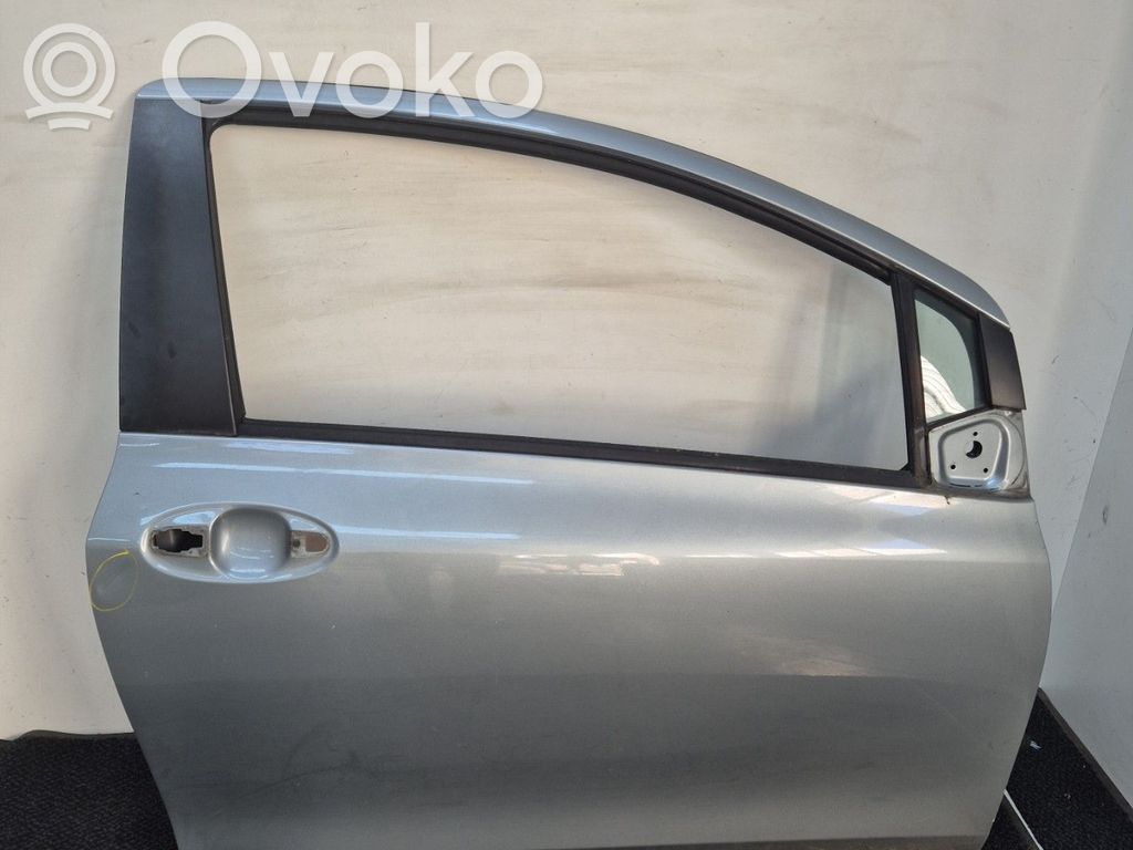 Toyota Yaris Дверь 