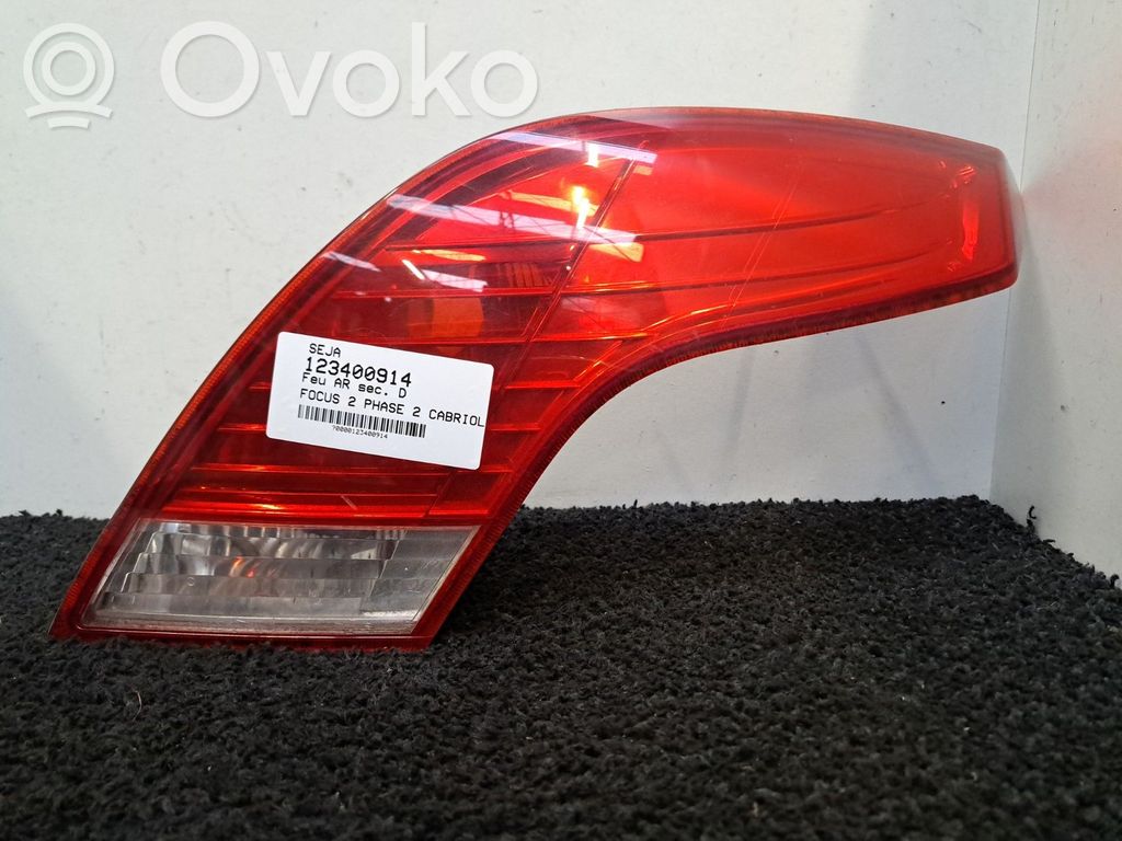Ford Focus Galinis žibintas dangtyje 