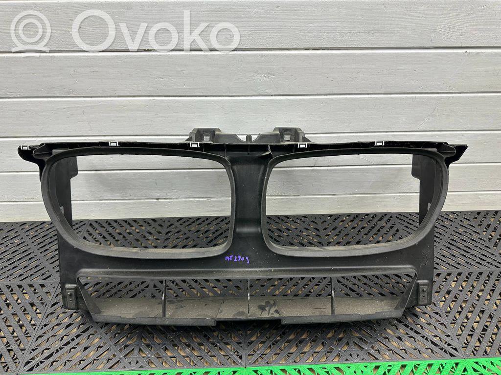 BMW X3 F25 Pas przedni 