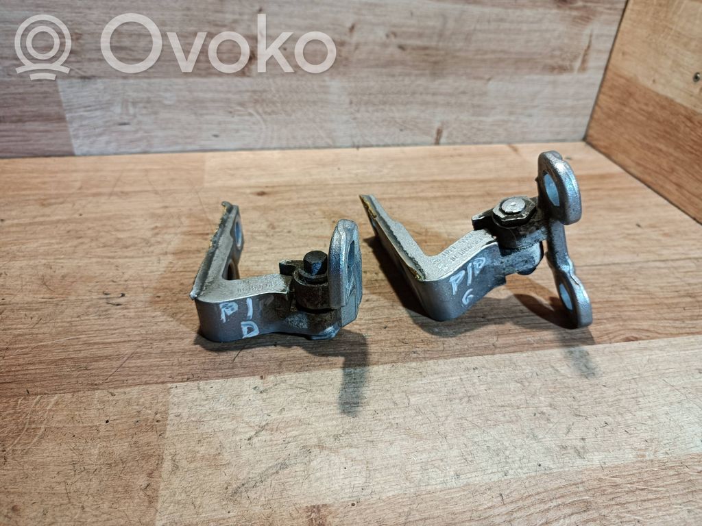 Volvo V40 Front door upper hinge 