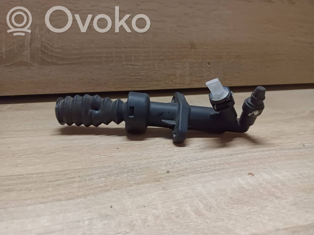 Peugeot 307 Clutch slave cylinder 