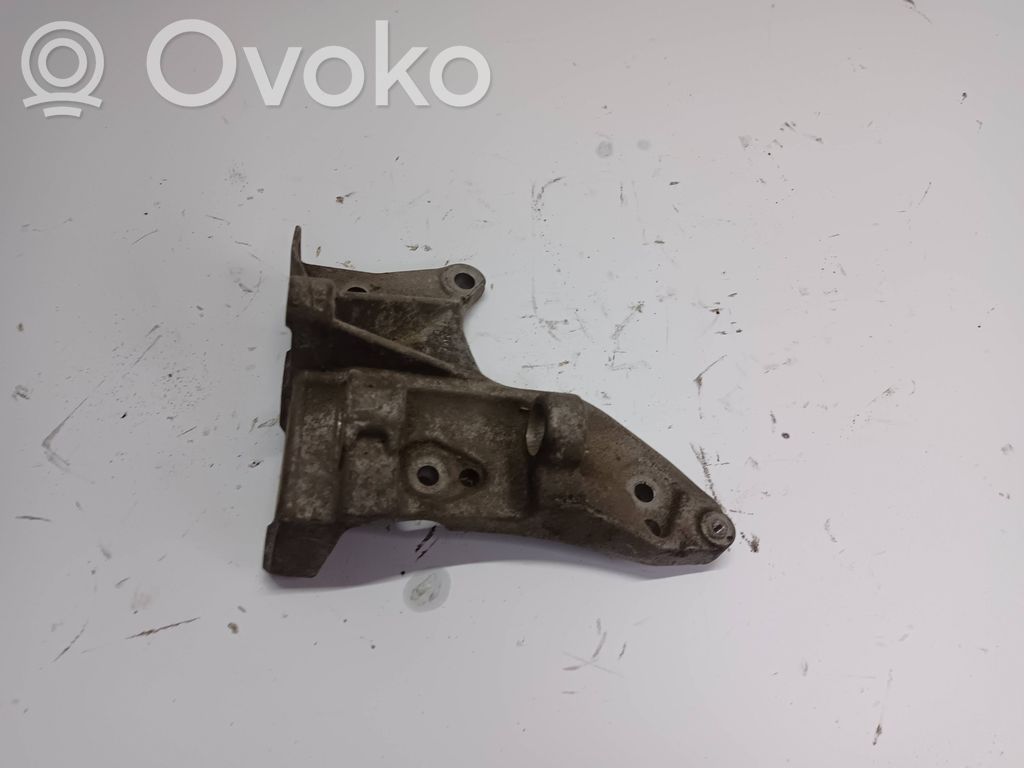 Citroen C3 Engine mounting bracket 