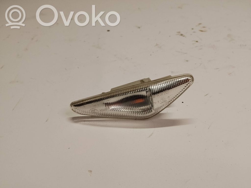 Front fender indicator light   7171008