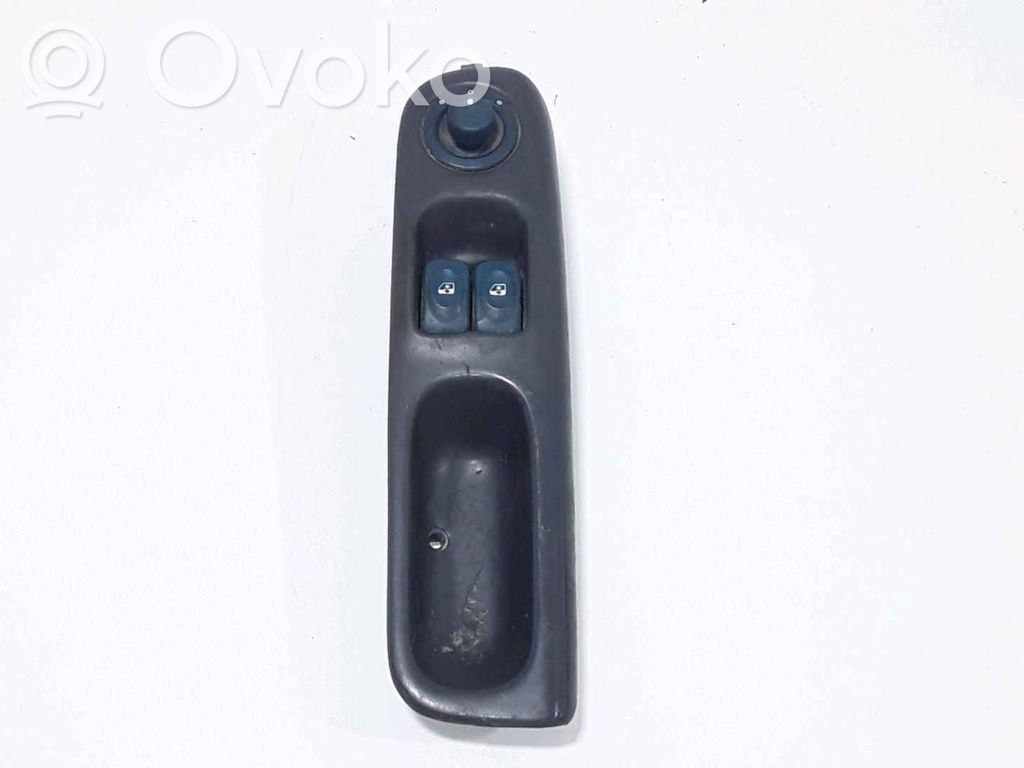 Renault Twingo I Electric window control switch 