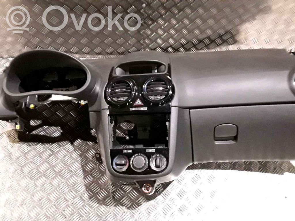 Opel Corsa D Panelis 