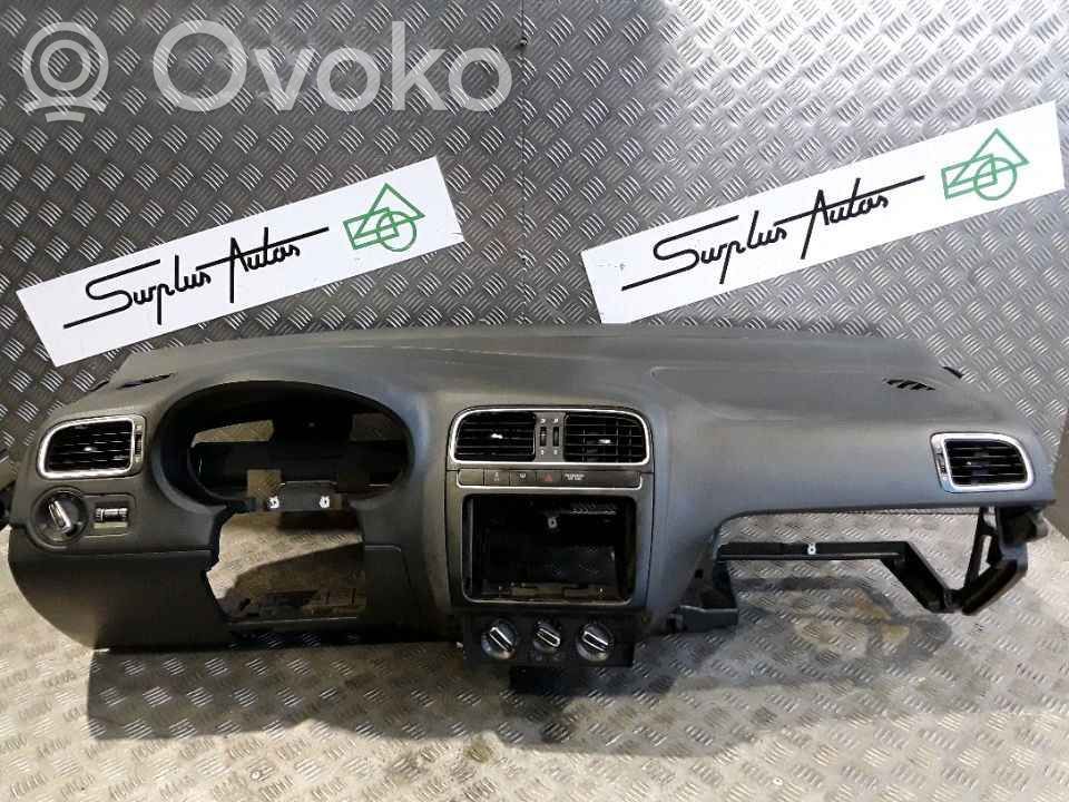 Volkswagen Polo V 6R Deska rozdzielcza 