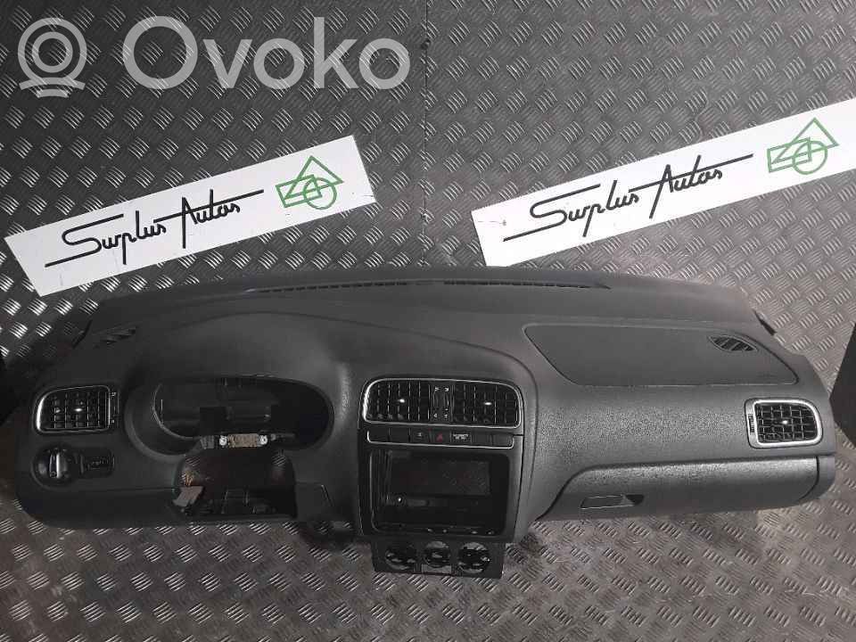 Volkswagen Polo V 6R Deska rozdzielcza 