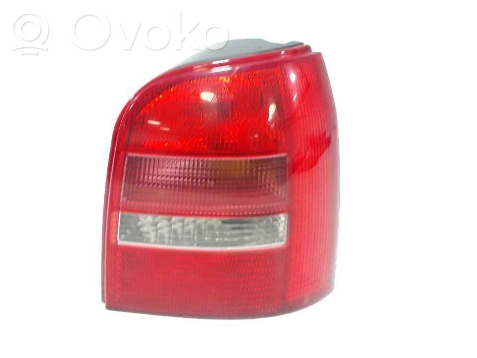 Audi A4 S4 B9 Lampă spate în caroserie 