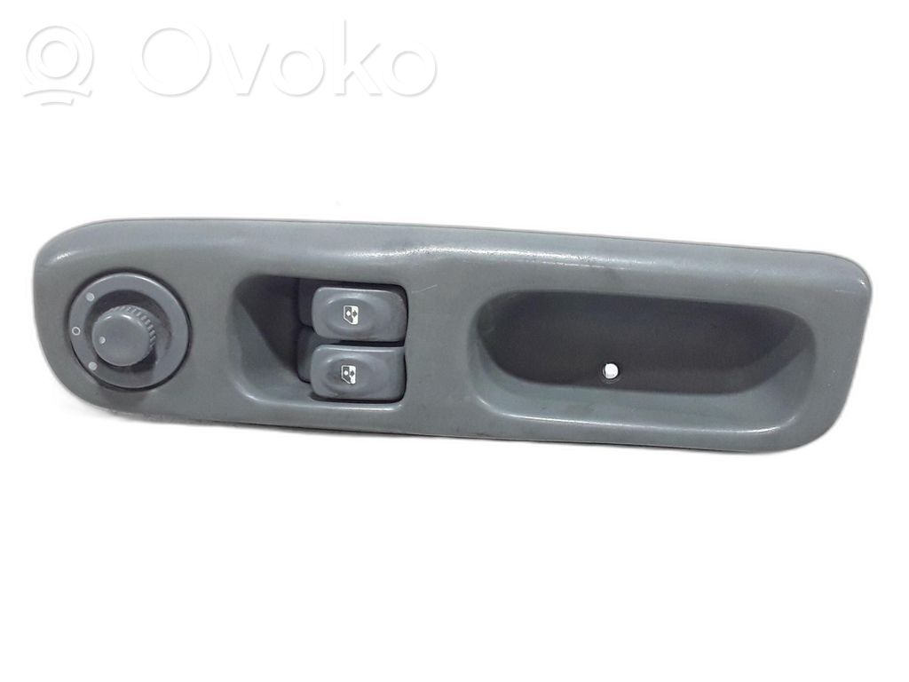 Renault Twingo I Electric window control switch 