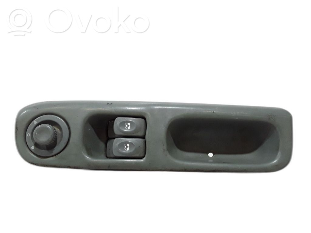 Renault Twingo I Electric window control switch 