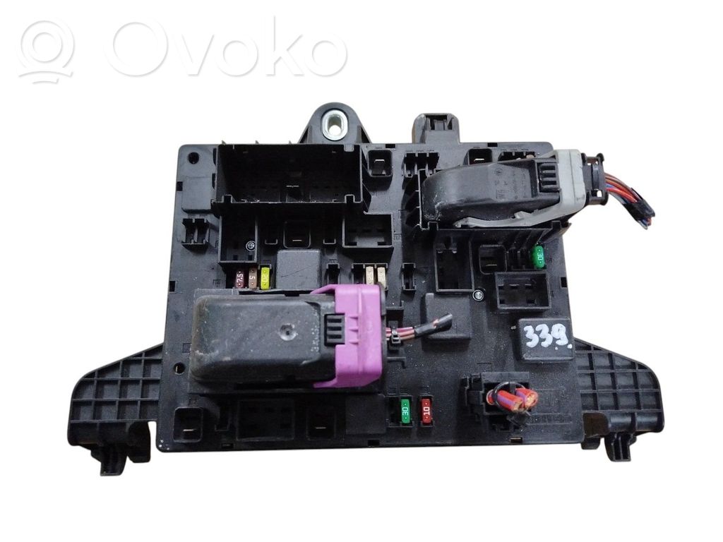 Opel Astra J Módulo de fusible 