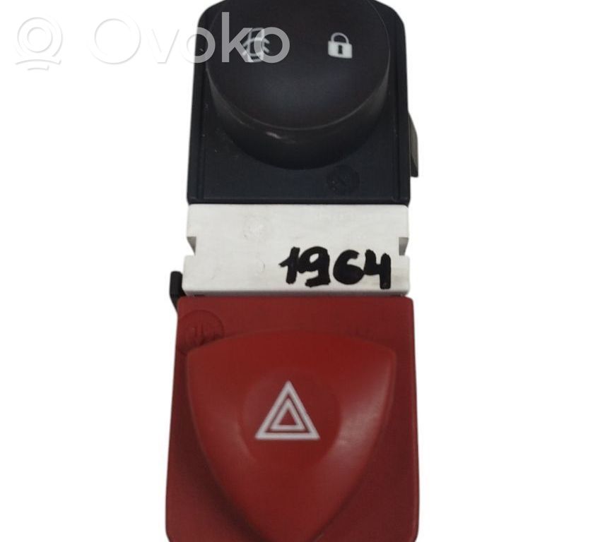 Renault Megane II Hazard light switch 