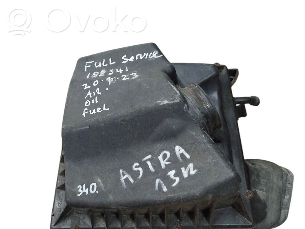 Opel Astra J Air filter box 