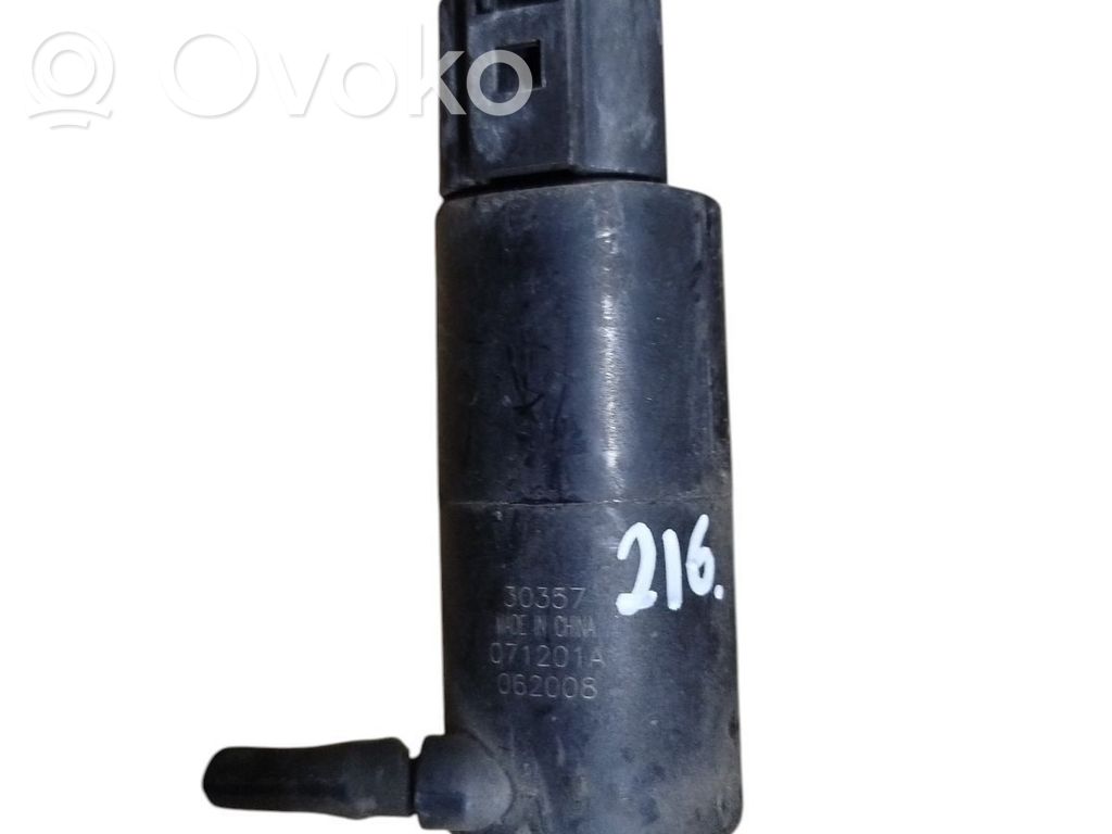 Toyota Yaris Windscreen/windshield washer pump 