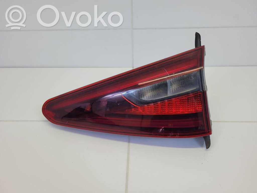 Alfa Romeo Stelvio Takaluukun takavalot 