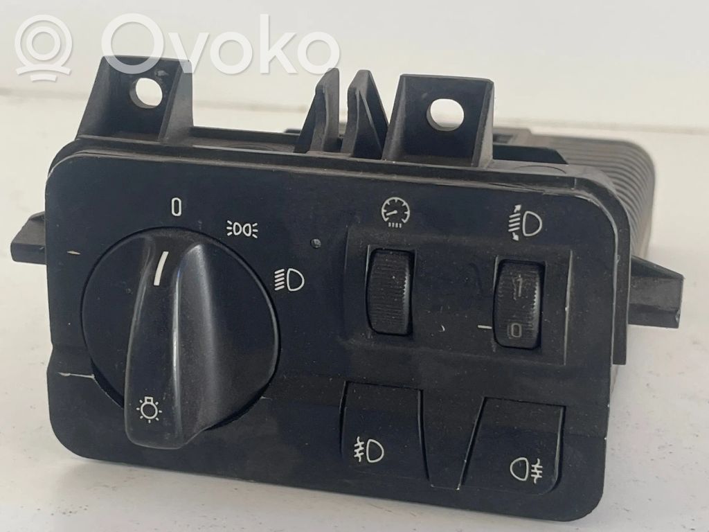 Lukturu slēdzis   6925076,532228801,0013641