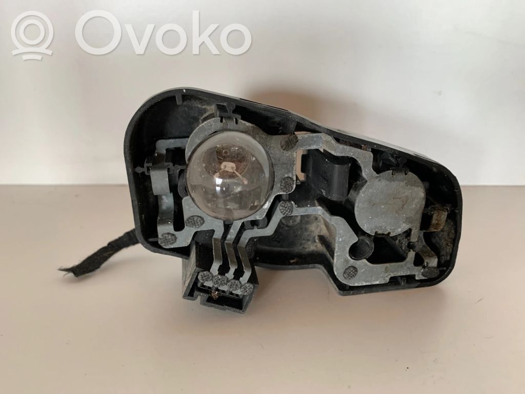 BMW 3 E46 Aizmugures spuldzes vāka turētājs 
