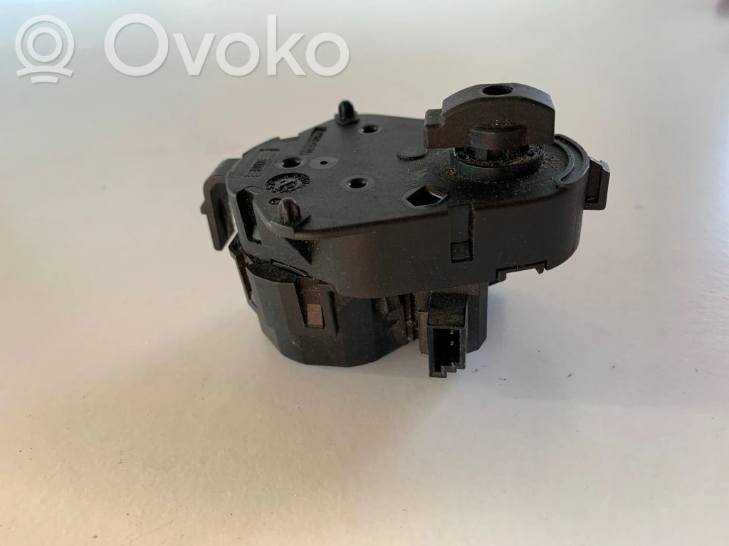 BMW 7 E65 E66 Tuloilmaventtiilin käyttömoottori 
