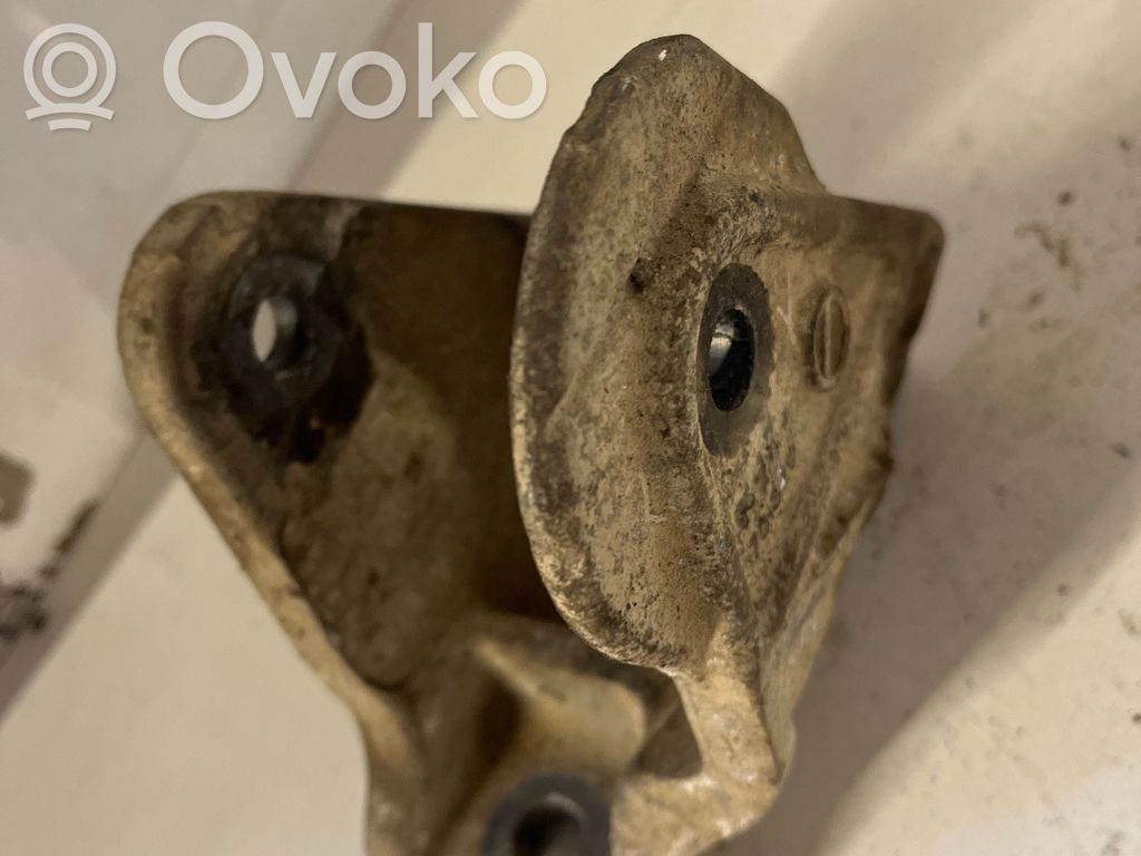 Mitsubishi Outlander Gearbox mounting bracket 