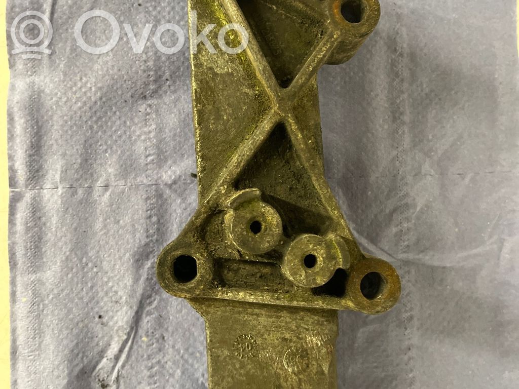 Renault Master II Engine mounting bracket 