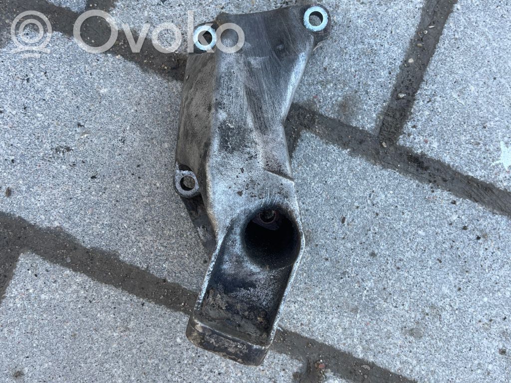 Engine mounting bracket   8D0199307P