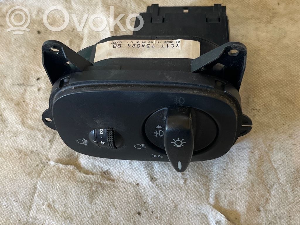 Light switch   4986102
