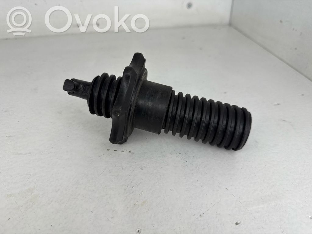 Volkswagen Touran II Śruba koła zapasowego 