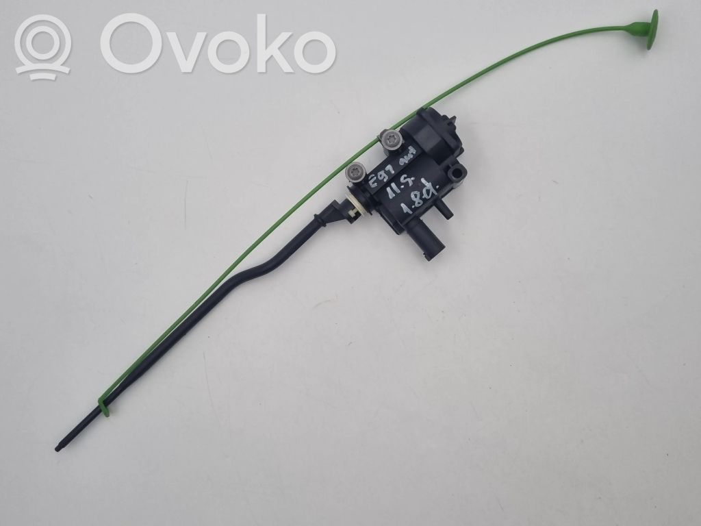 Fuel tank cap lock   6985880,67116985880,406204427